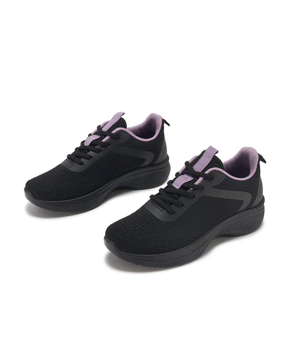Zapatilla deportiva detalle lila