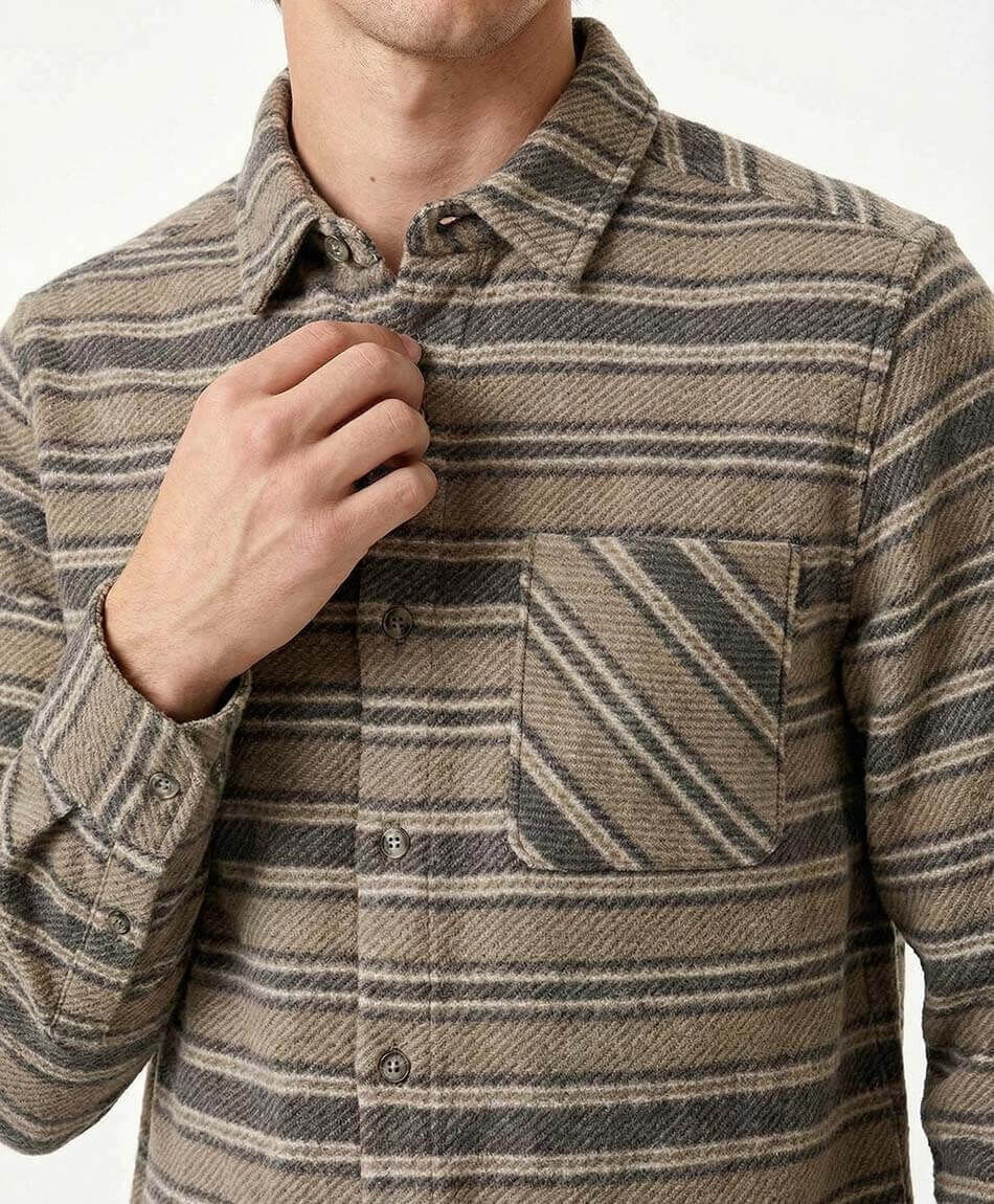 Campera hombre le&ntilde;adora l&iacute;neas