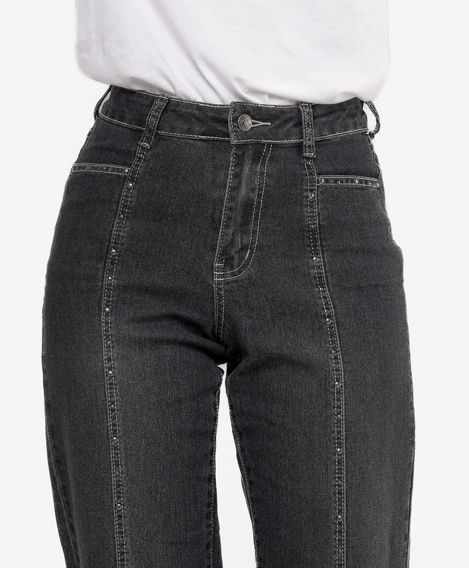 Jeans mujer tachas frontales