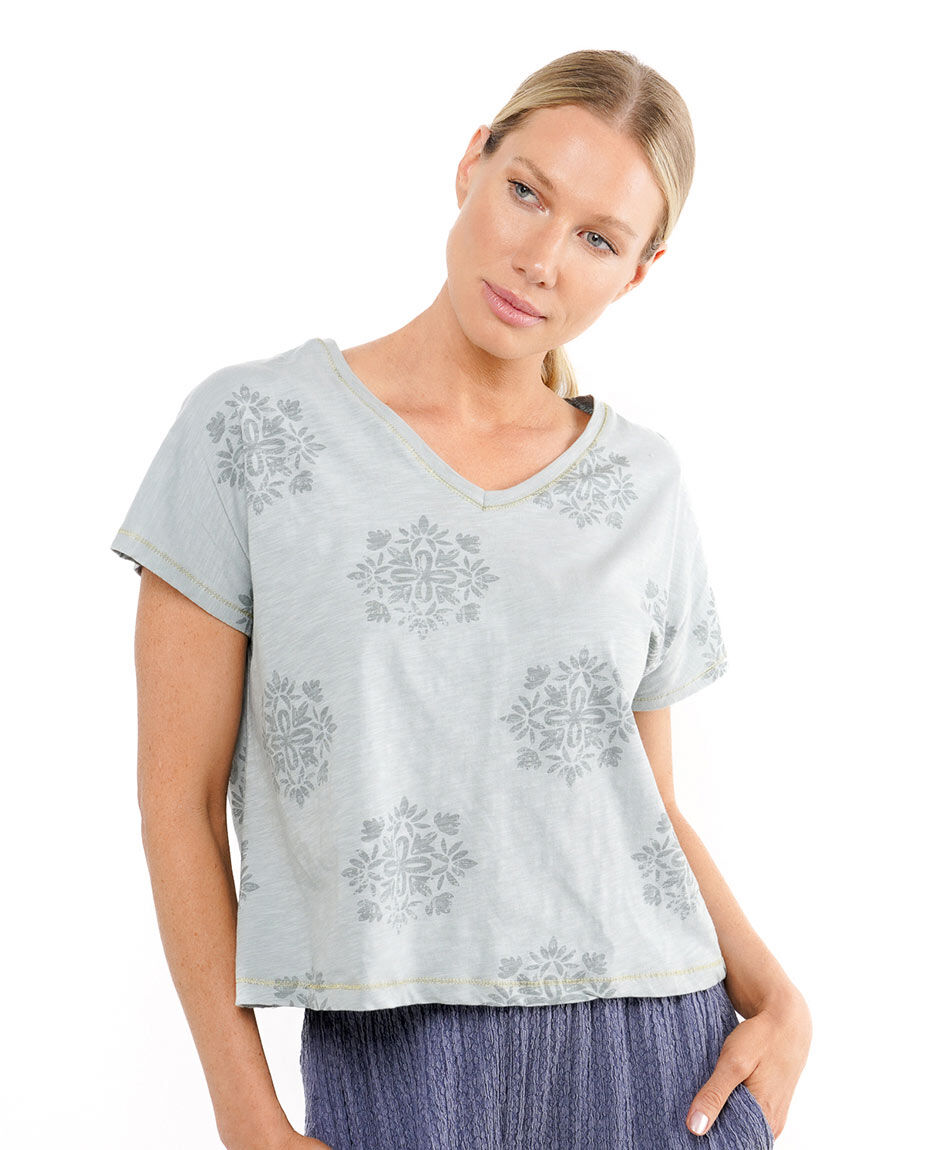 Remera mujer dise&ntilde;o florcitas gold