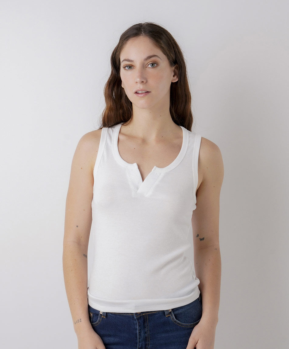 Polera mujer canal&eacute; escote blanca