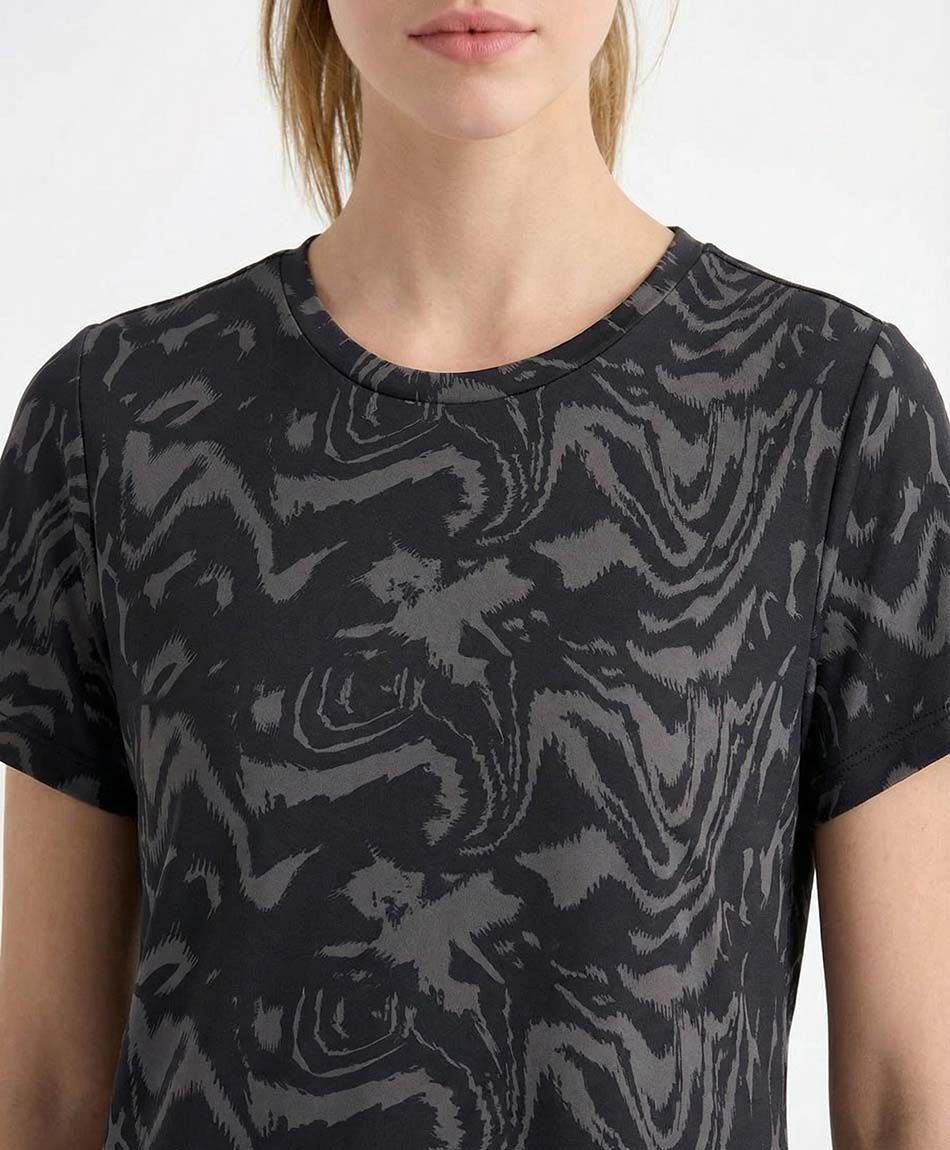 Remera deportiva mujer abstracto black
