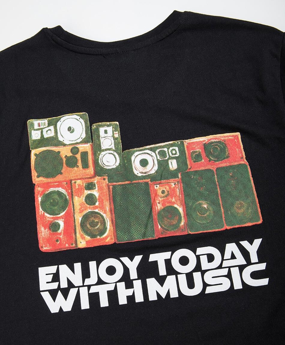 Remera hombre estampado doble enjoy today