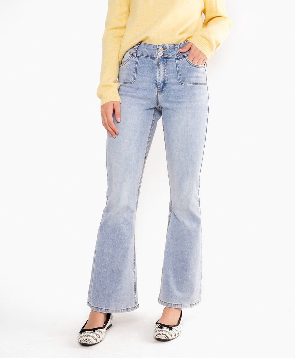 Jeans mujer flare bolsillos bordados