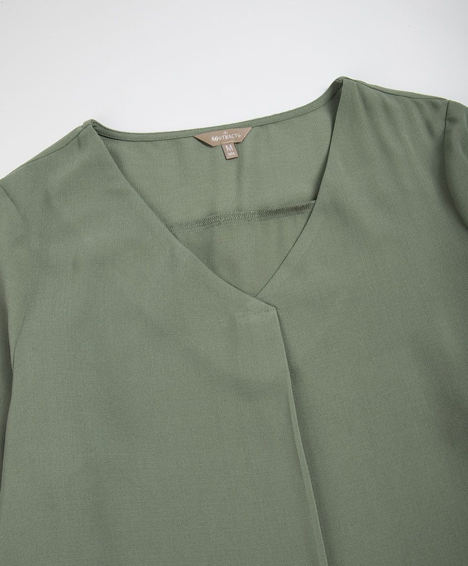 Camisa mujer cuello v broches