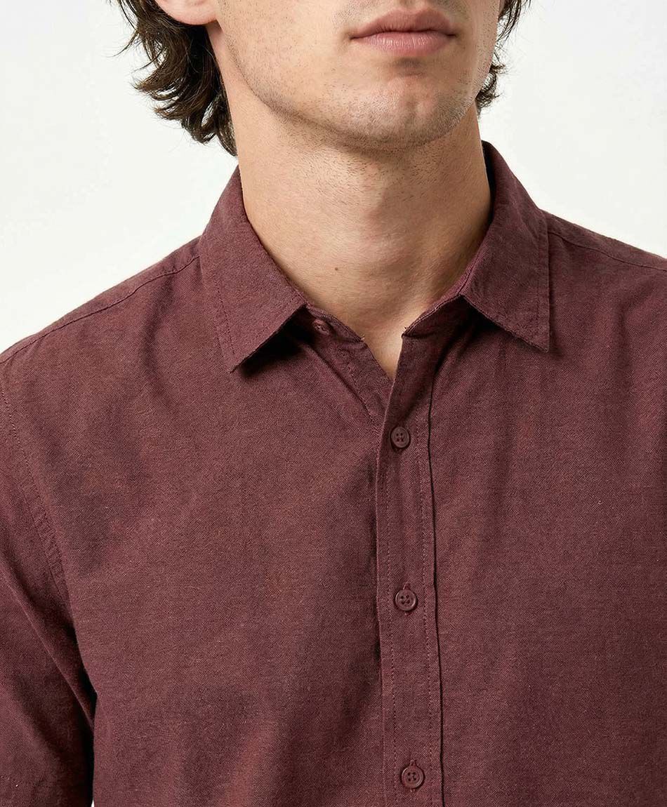Camisa hombre lisa burdeo