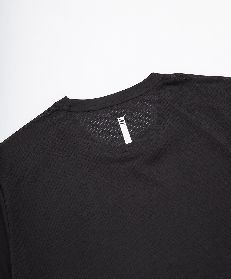 Polera deportiva hombre lisa negra