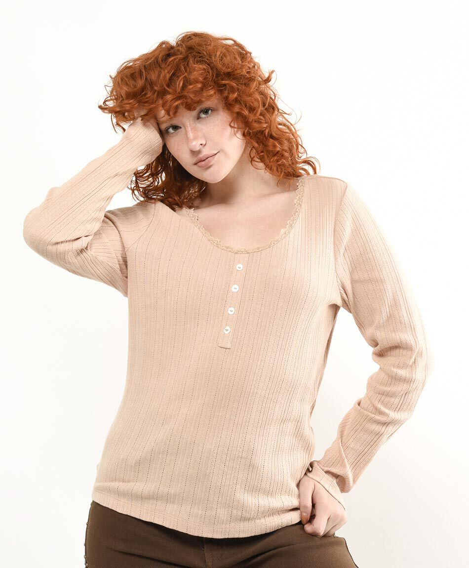 Remera mujer encaje botones