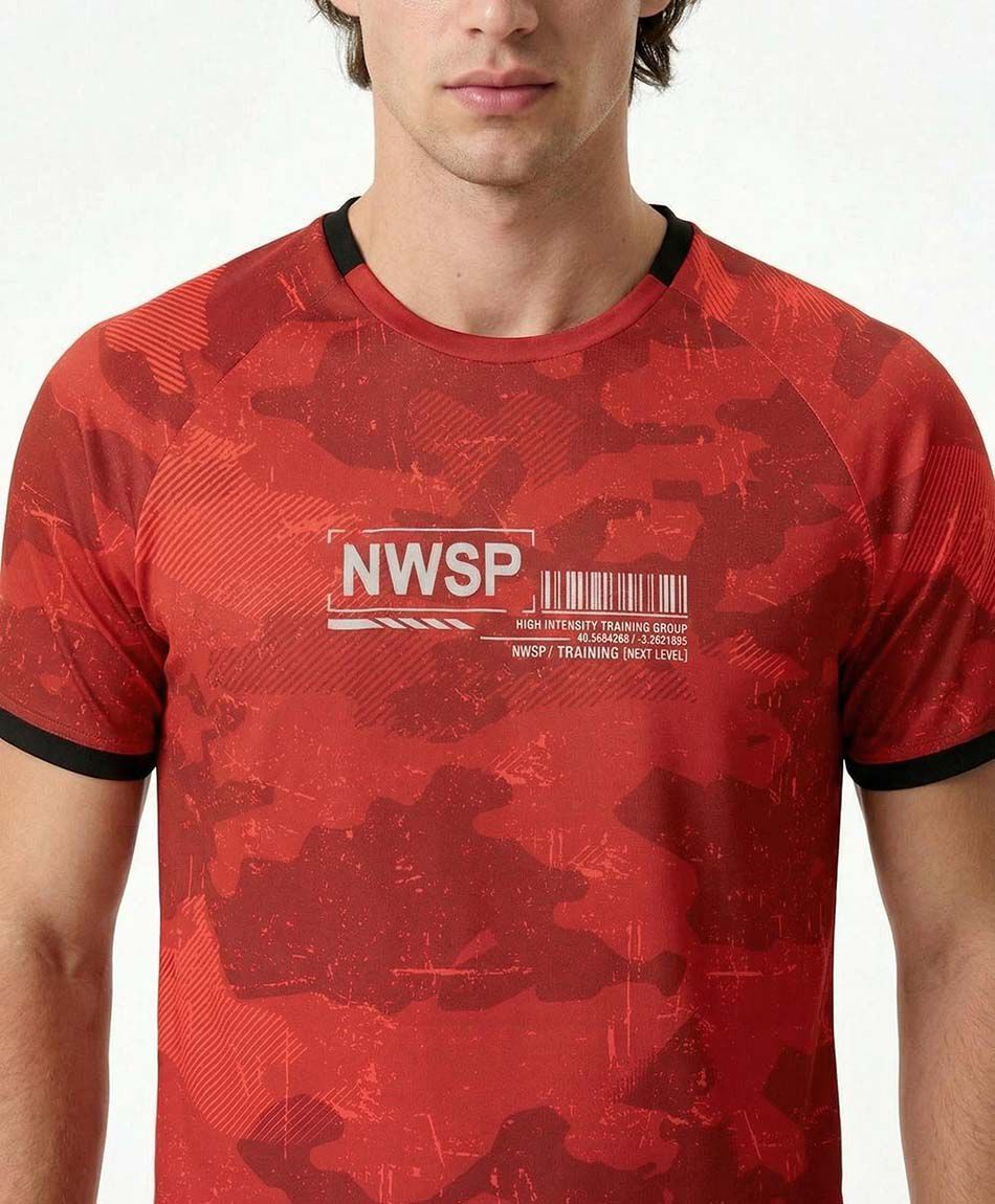 Remera deportiva hombre esencia roja