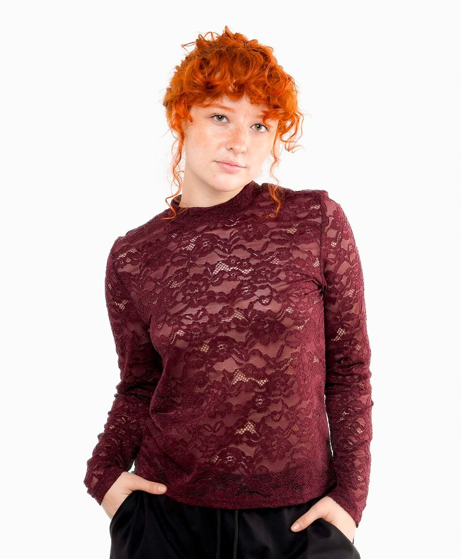 Remera mujer encaje floreado
