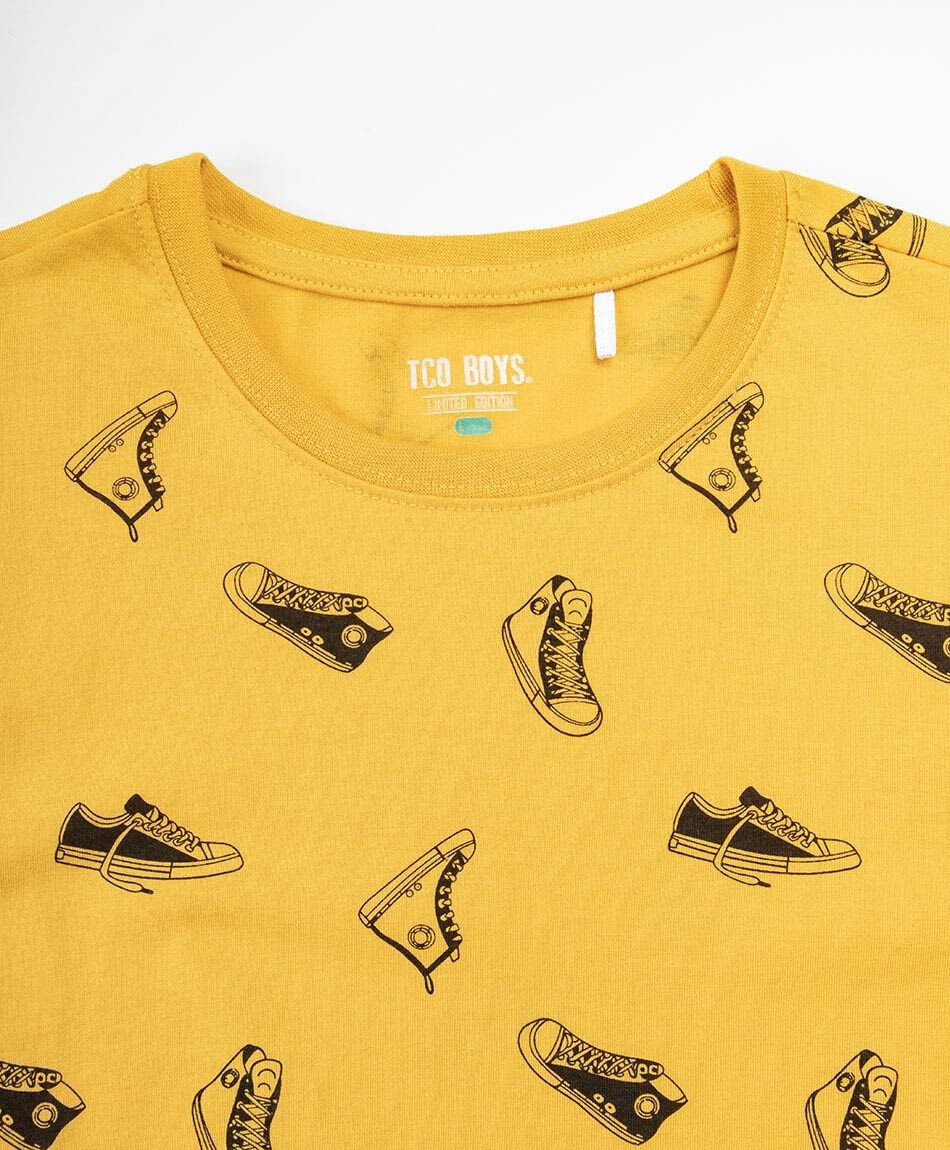 Remera ni&ntilde;o zapatillas