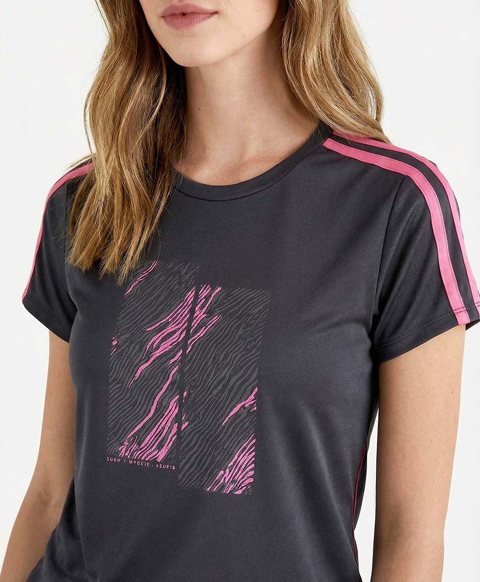 Remera deportiva mujer lineas fucsias