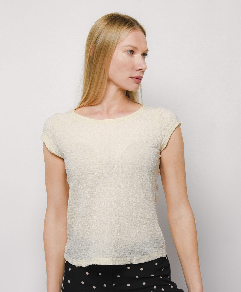 Remera mujer textura escote espalda