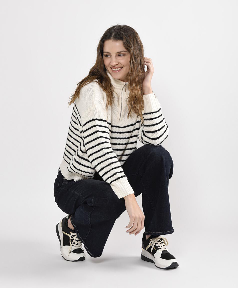 Zapatilla taco detalle dorado plataforma