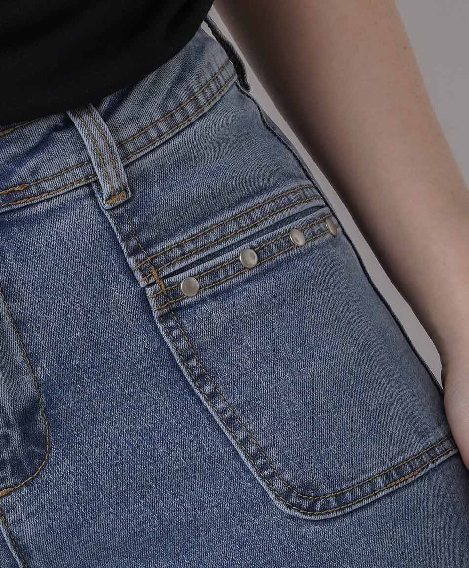 Jeans mujer wide leg bolsillo parche