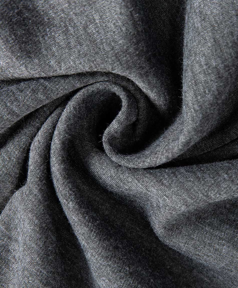 Poncho mujer pompones