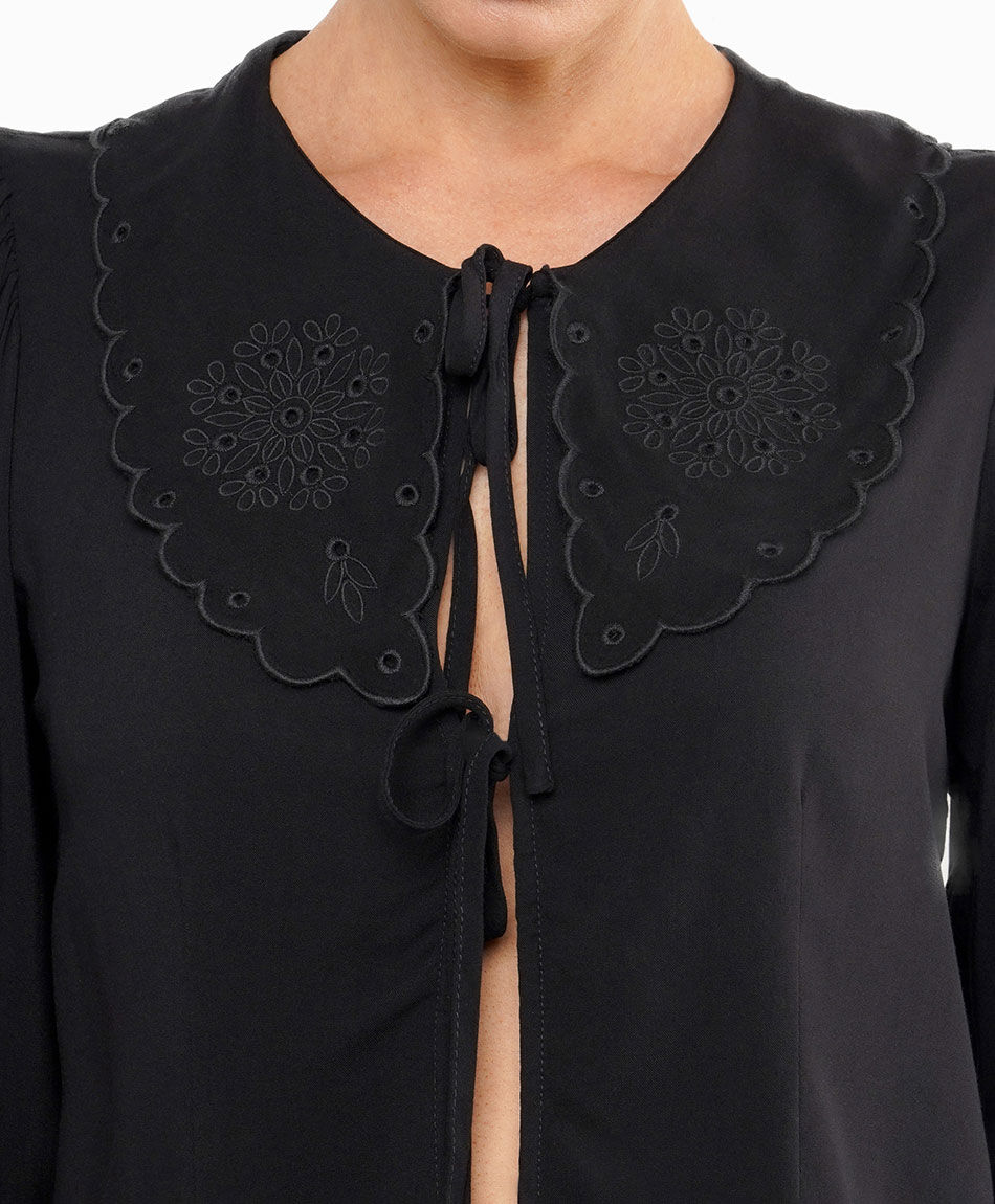 Camisa mujer cuello bordado