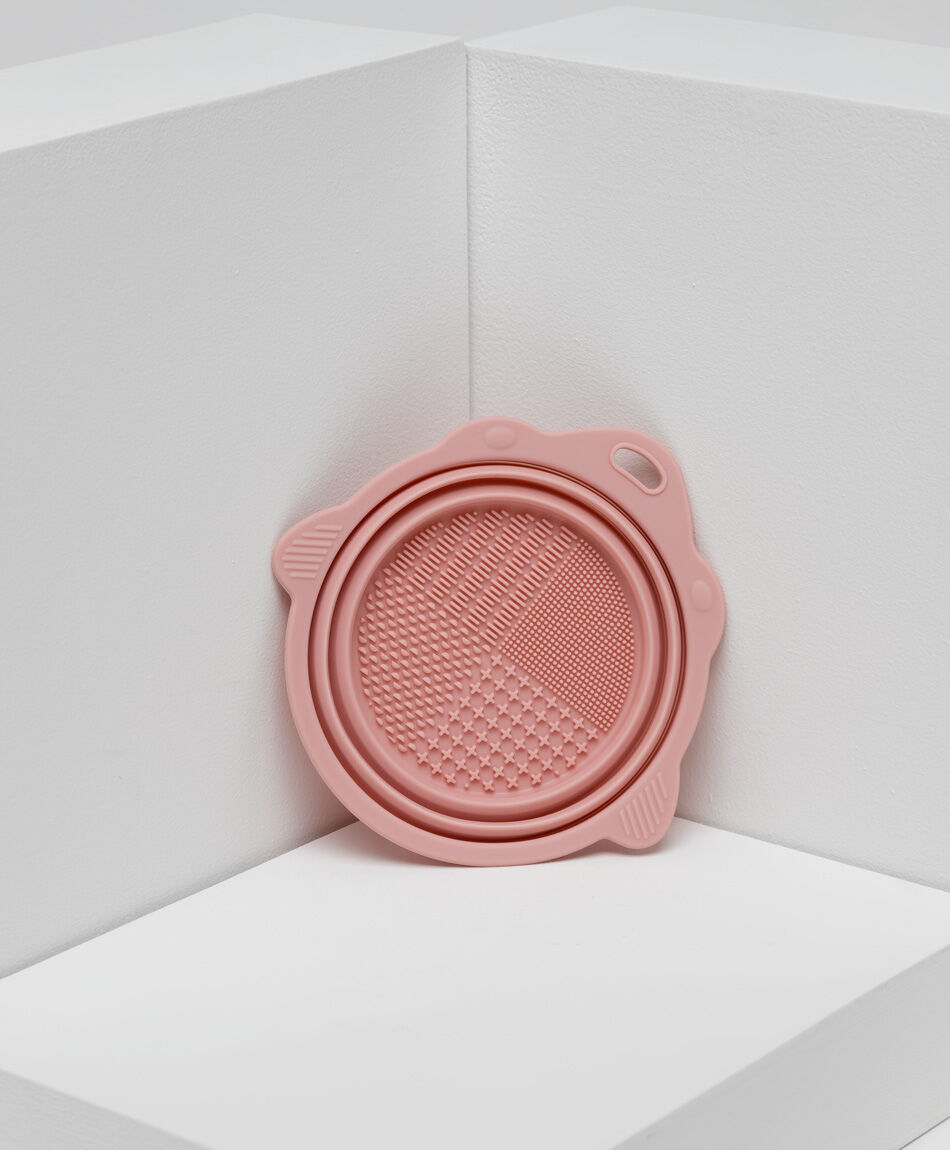 Limpia brochas plegable