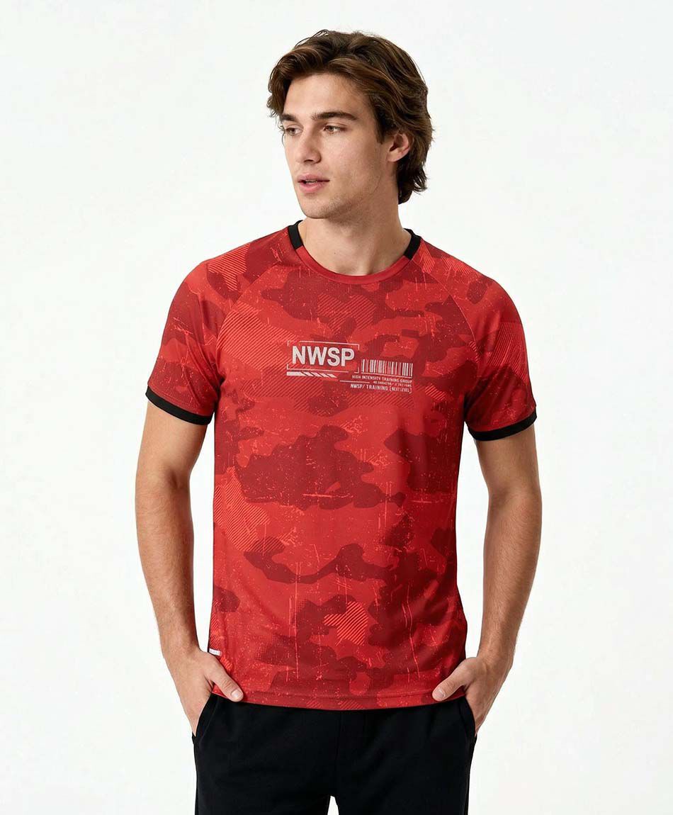Remera deportiva hombre esencia roja