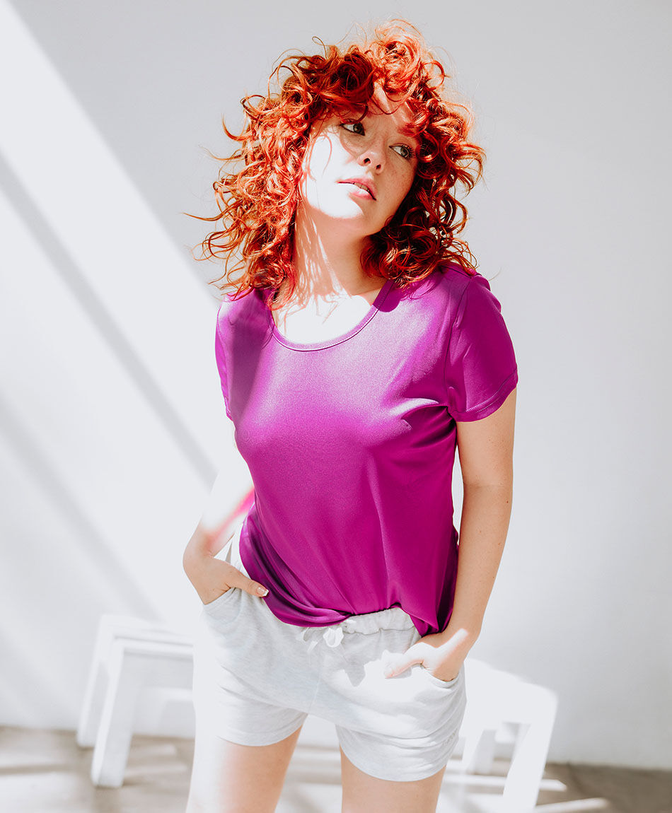 Remera deportiva mujer lisa cruzada en espalda