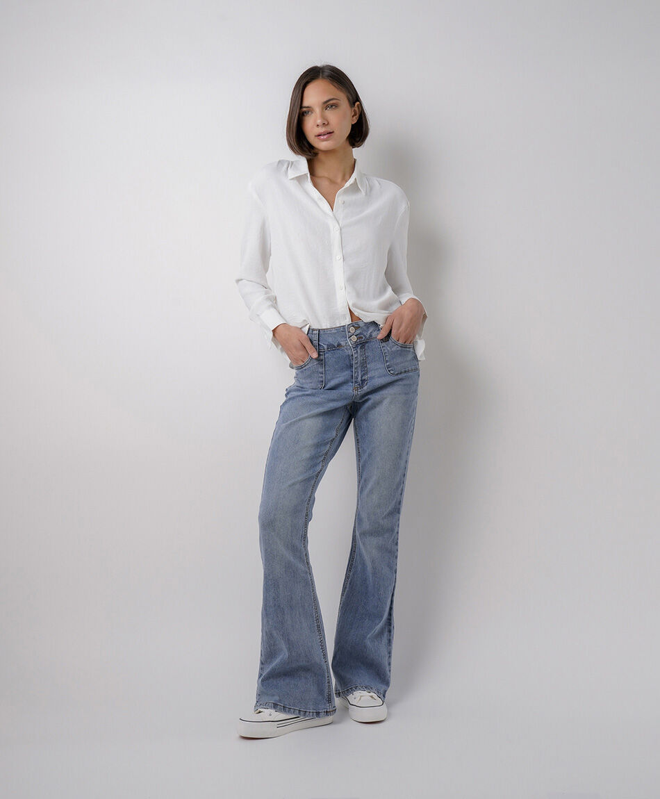Jeans mujer flare bolsillos peque&ntilde;os