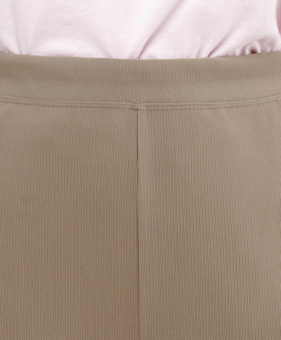 Pantalon mujer capri  dise&ntilde;o b&aacute;sico