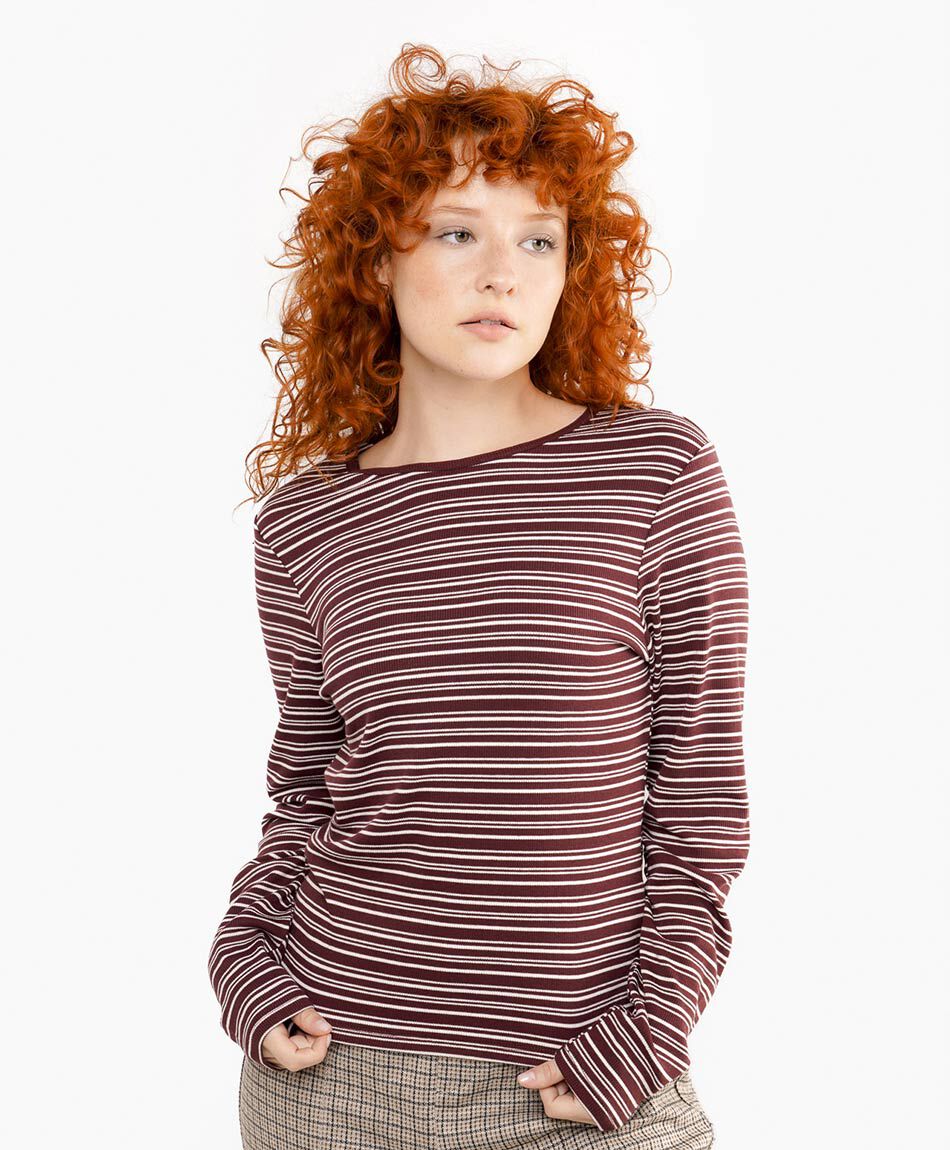 Remera mujer rayas finas burdeo