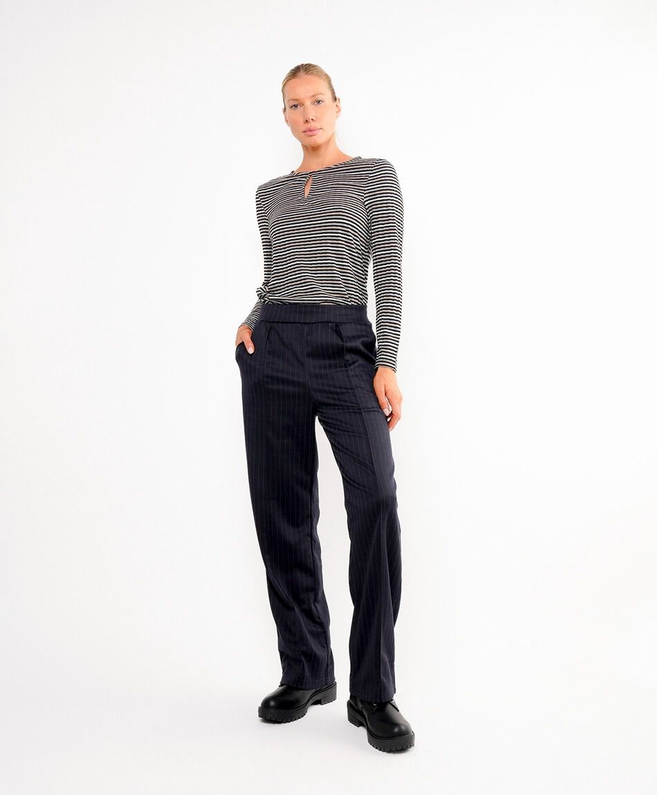 Pantal&oacute;n mujer lineas elegantes