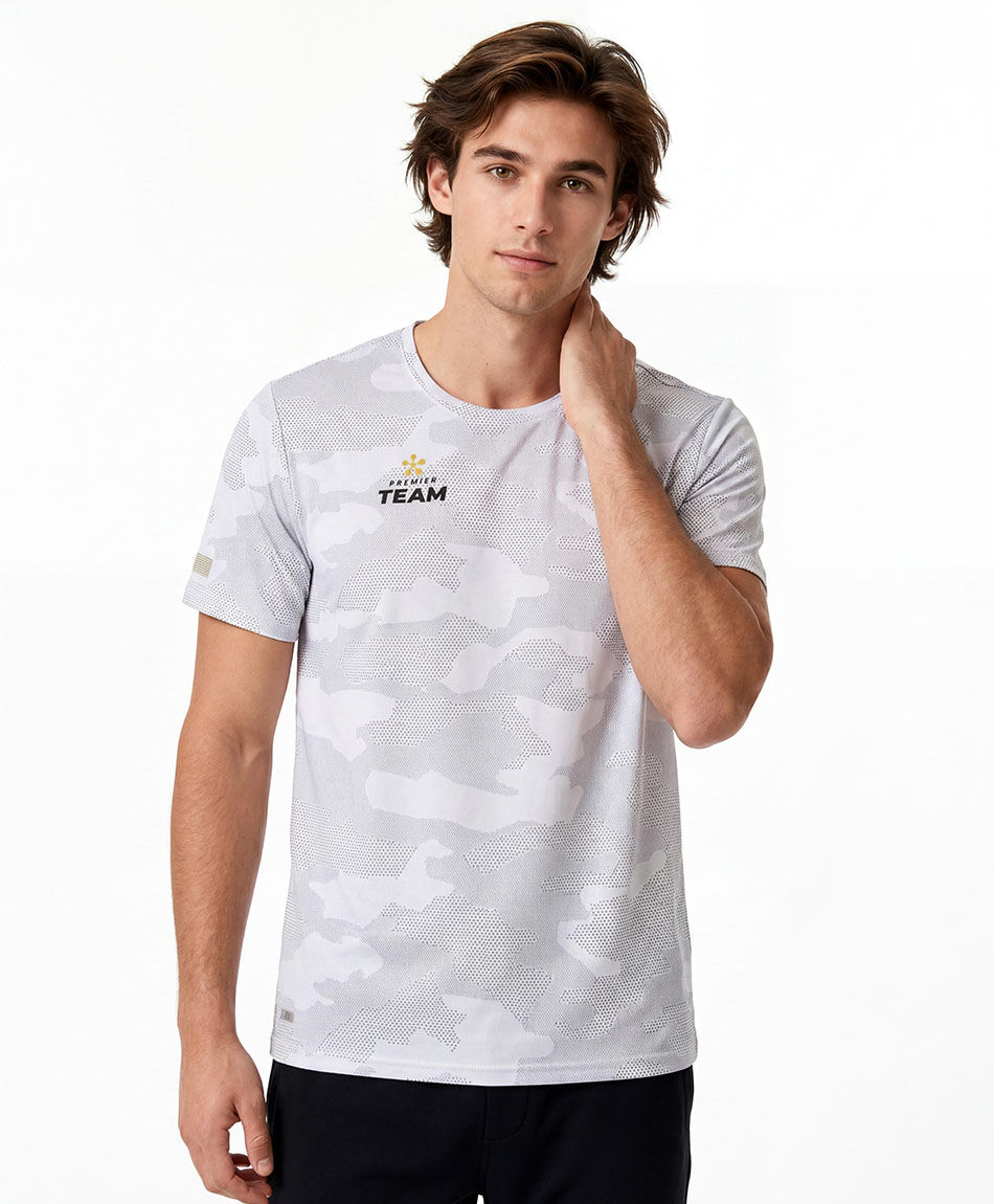 Remera deportiva hombre estilo camuflaje