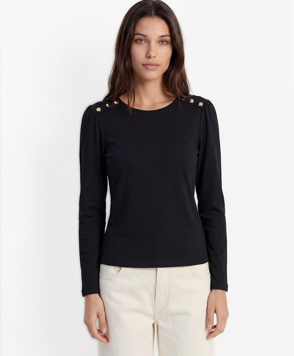 Remera mujer tachas hombro