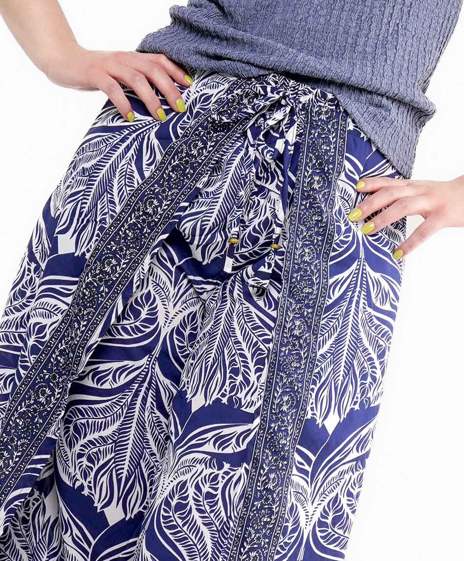 Pantal&oacute;n mujer print hojas wide