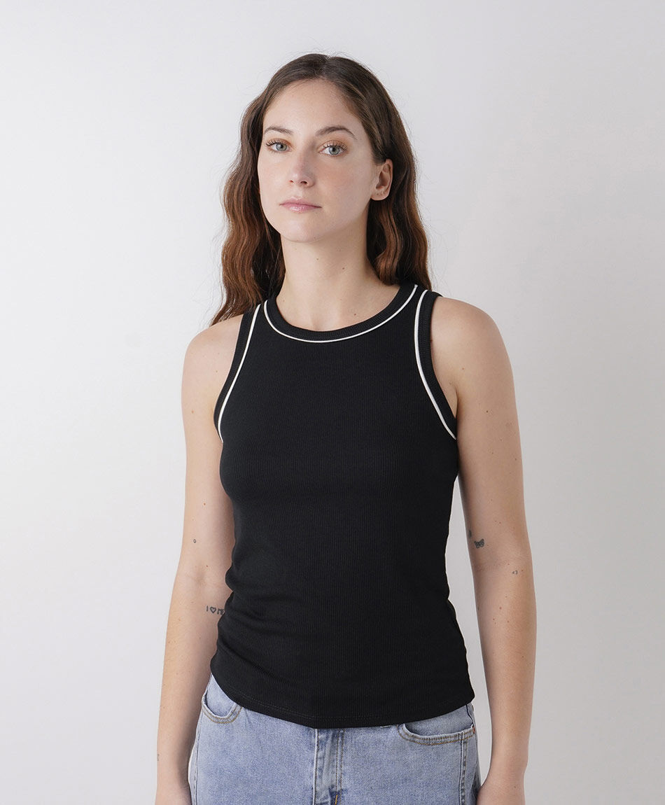 Remera mujer pipping contraste negra
