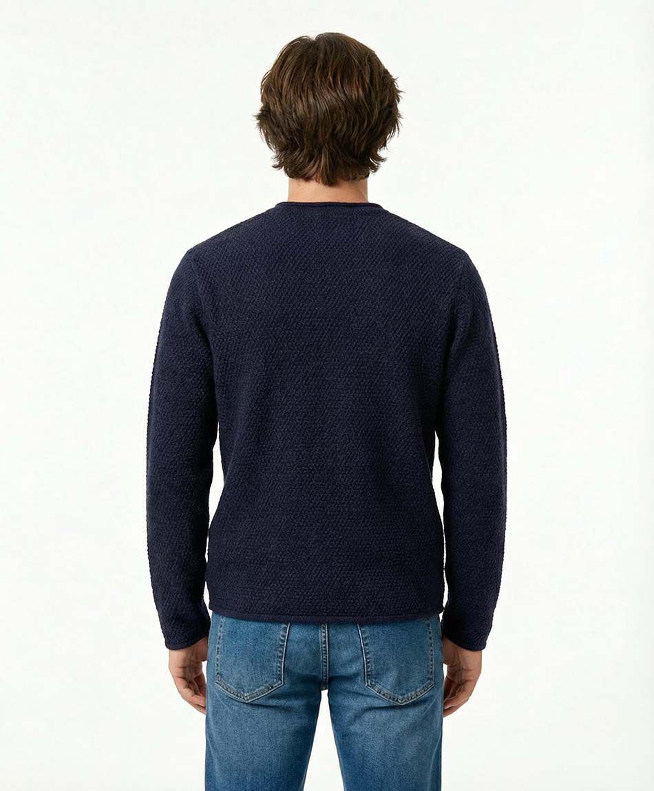 Sweater hombre terminaciones enrolladas