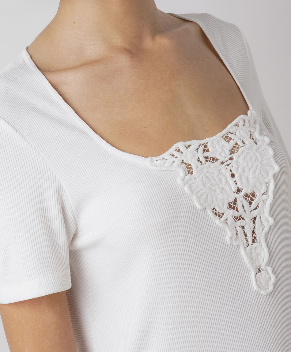 Remera mujer encaje en v blanca