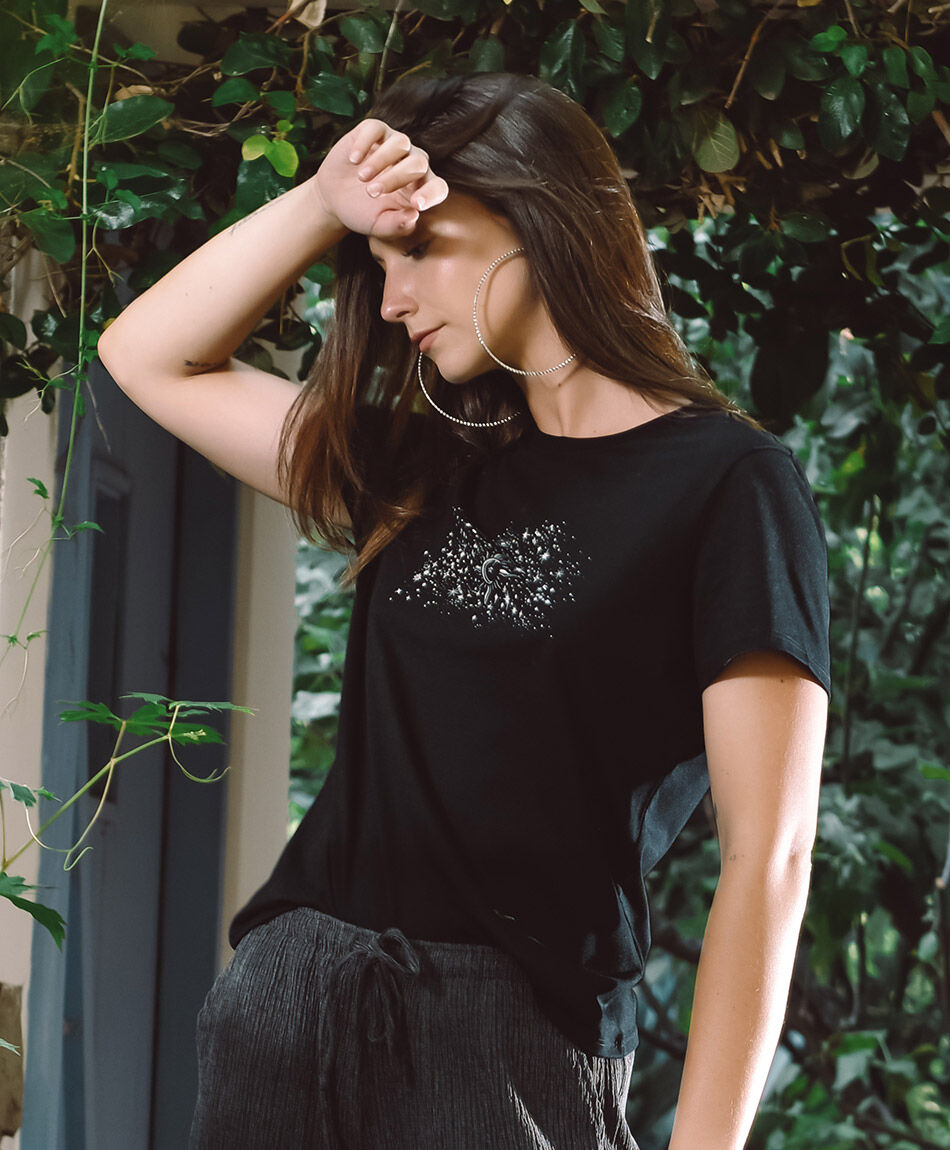 Remera mujer estampado universe