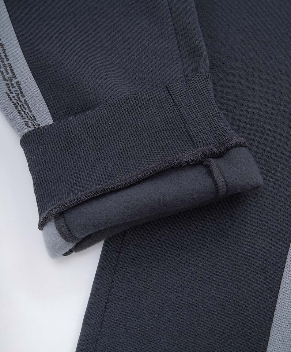 Pantal&oacute;n deportivo hombre texto l&iacute;neas