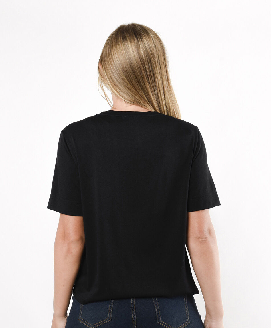 Remera mujer detalle cuello