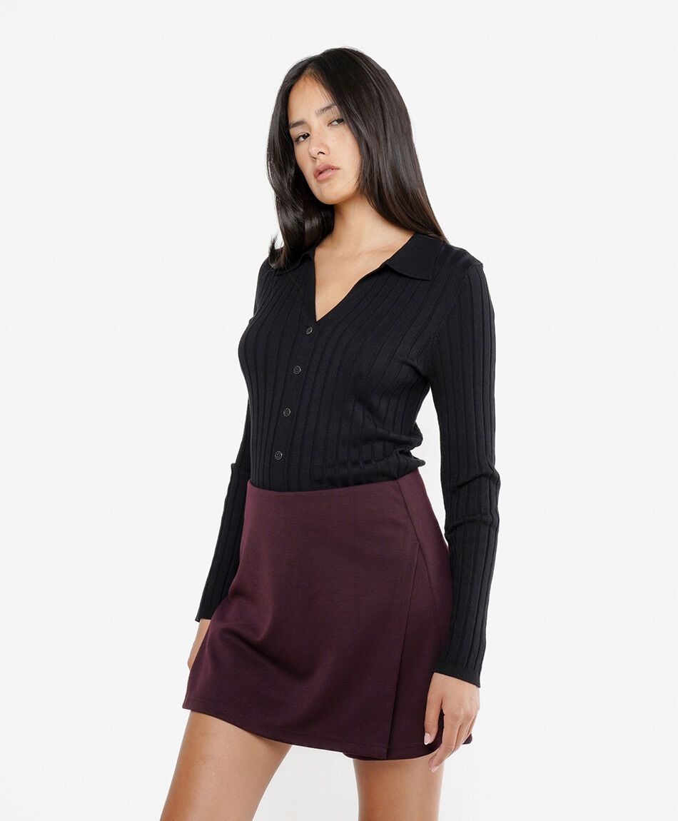 Falda short mujer tono vino