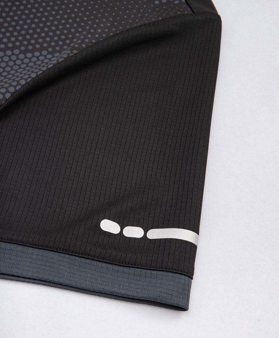 Remera deportiva hombre flecha