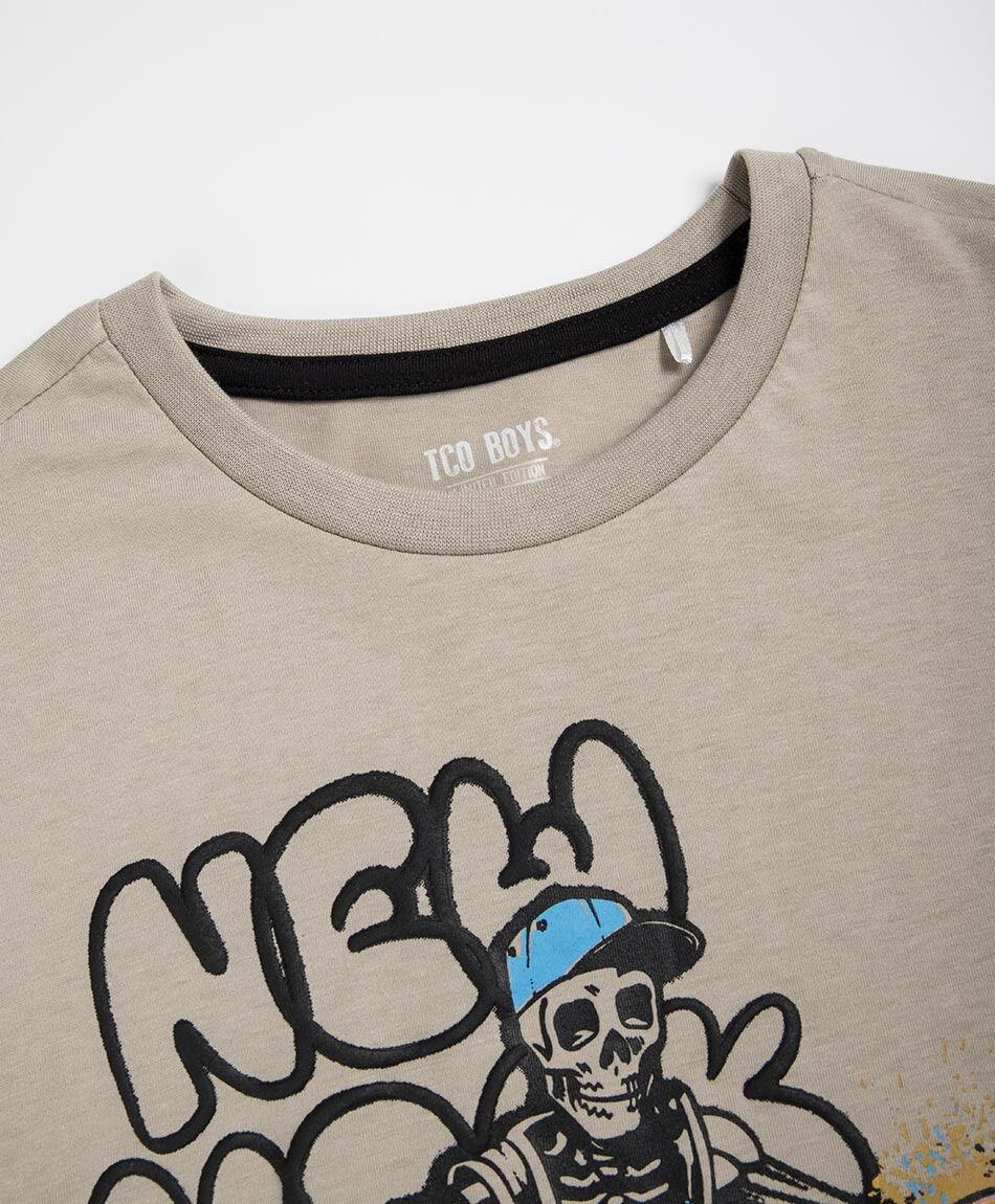 Remera ni&ntilde;o estampado b&aacute;squetbol