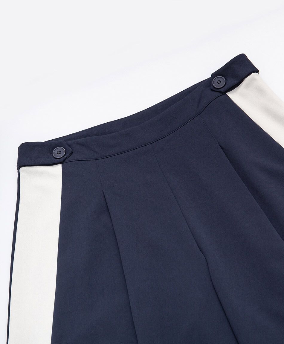 Pantal&oacute;n mujer ancho l&iacute;nea