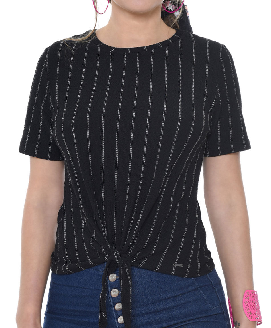 Polera detalle cuello