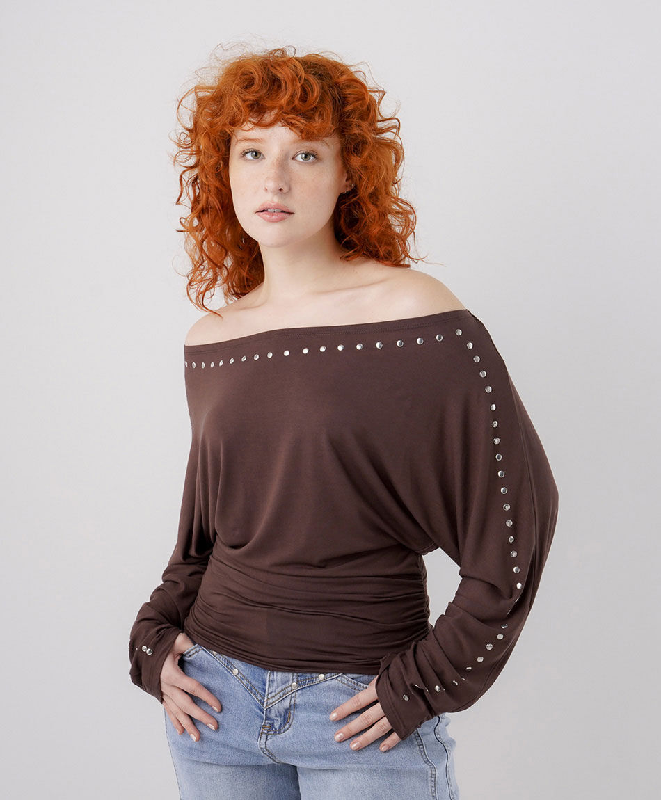 Remera mujer tachas