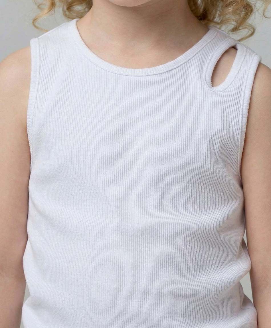 Remera ni&ntilde;a cut out blanca