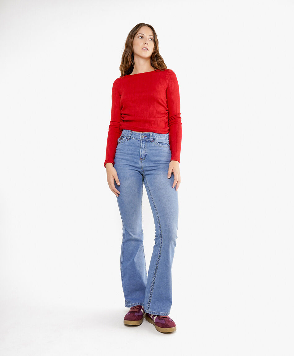 Jeans mujer flare bordado rojo