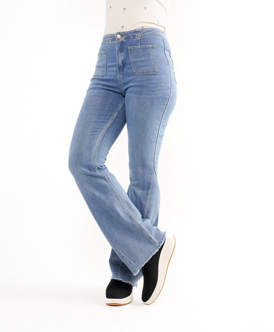 Jeans mujer bolsillo cuadrado flare