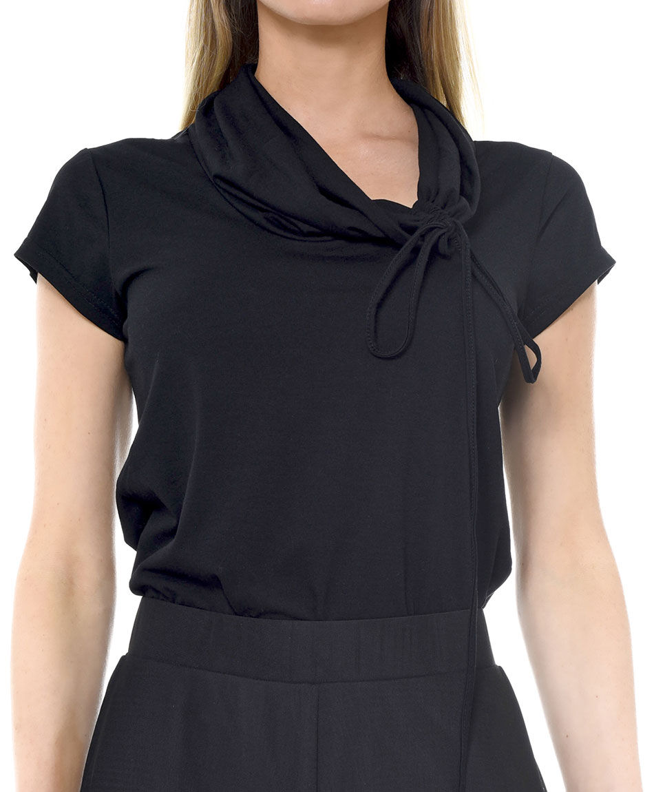 Polera cuello tirador