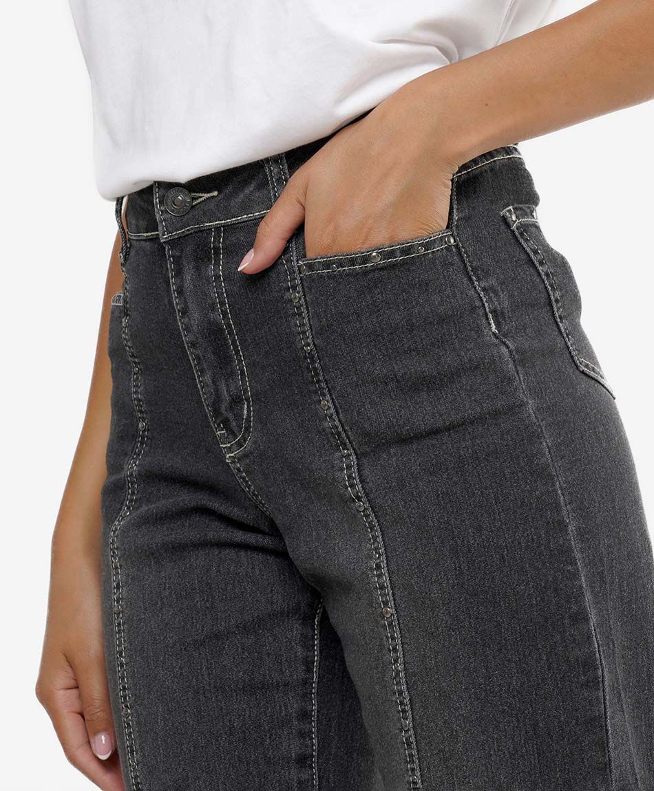 Jeans mujer tachas frontales