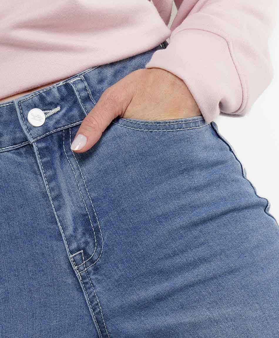 Jeans mujer flare bolsillo bordado