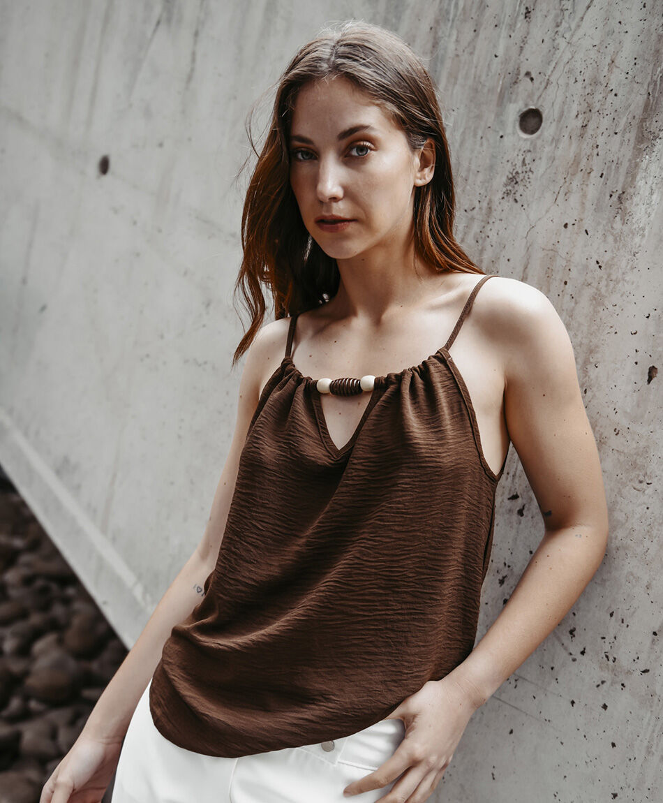 Camisa mujer top pabilo borlas caf&eacute;